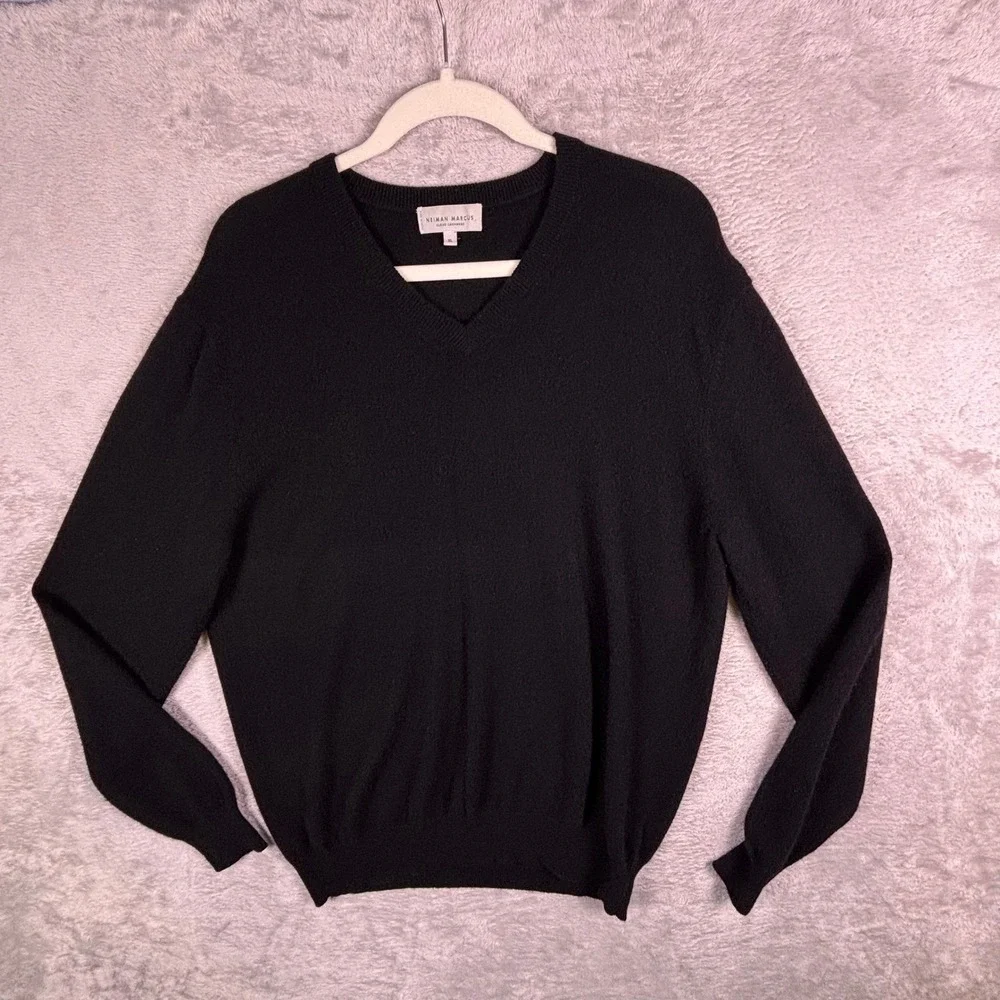 Neiman Marcus Mens Sweater XL Black Cloud Cashmere‎ V-Neck Luxury Pullover